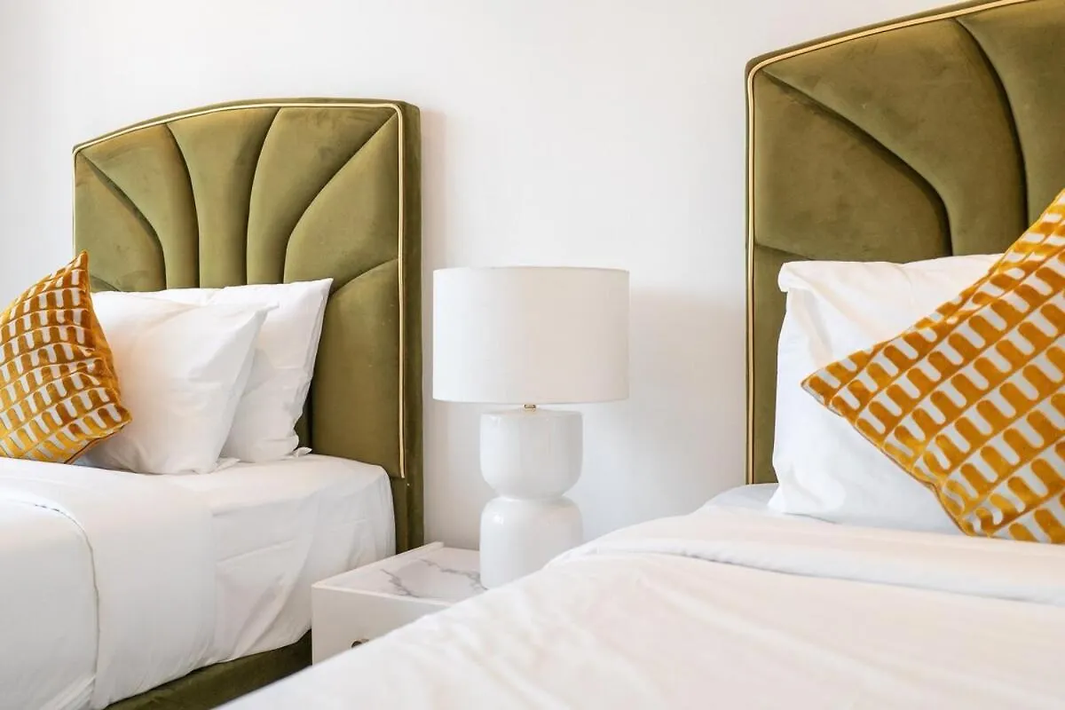 Fantastic 2 Bed That Sleeps 4 Apartment Dubai