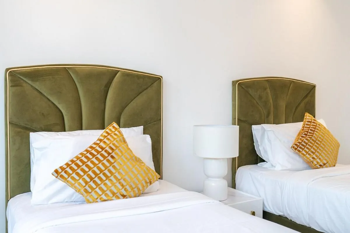 Fantastic 2 Bed That Sleeps 4 Apartment Dubai